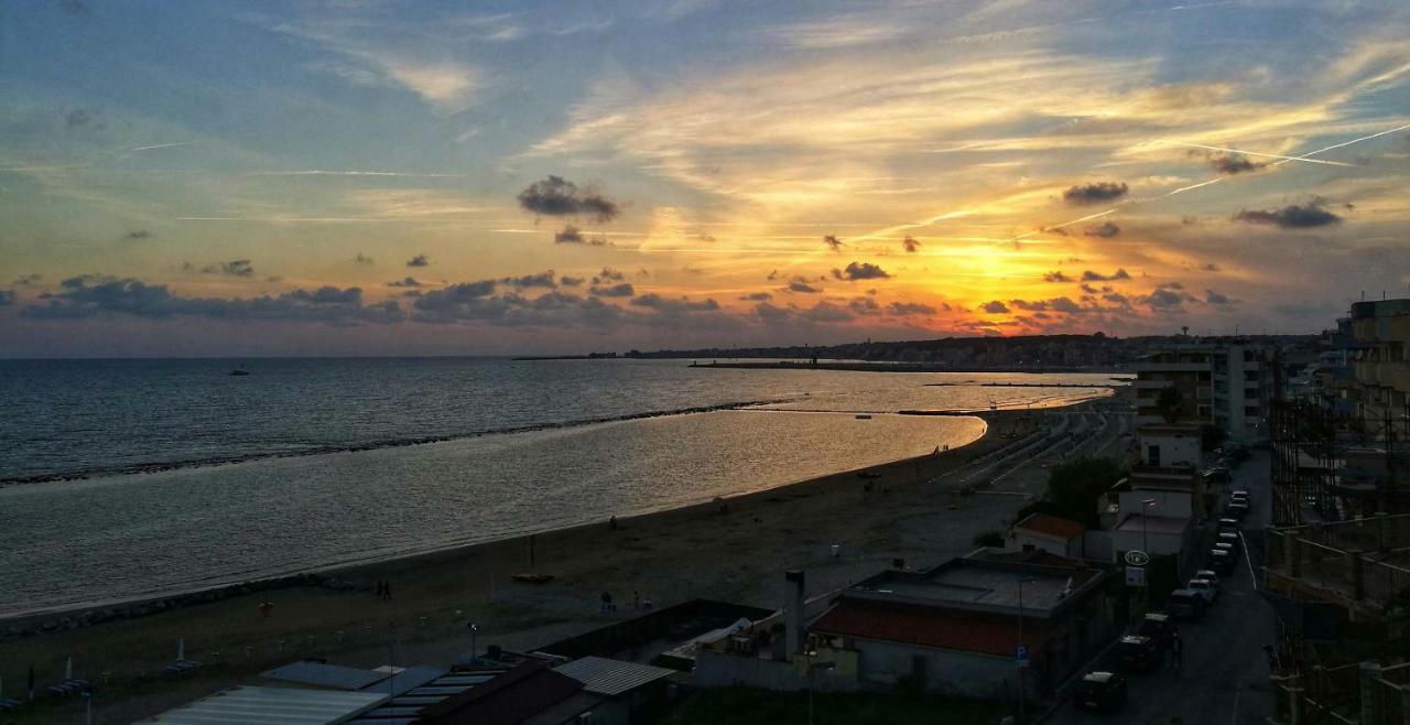 Incantevole Casa Sul Mare Vicino A Roma Nettuno Buitenkant foto